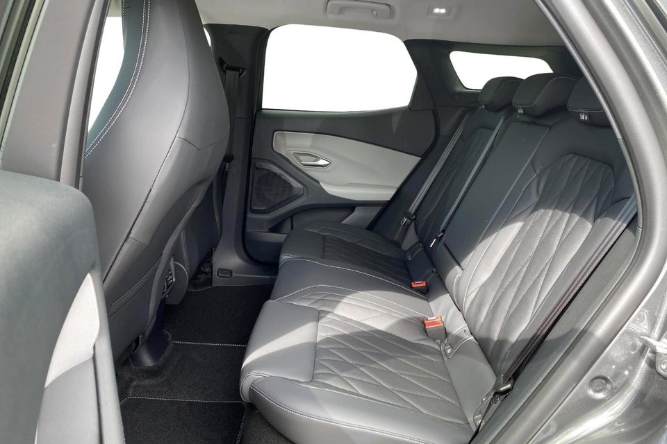 Ford Explorer 77 Premium Extended Range 5d
