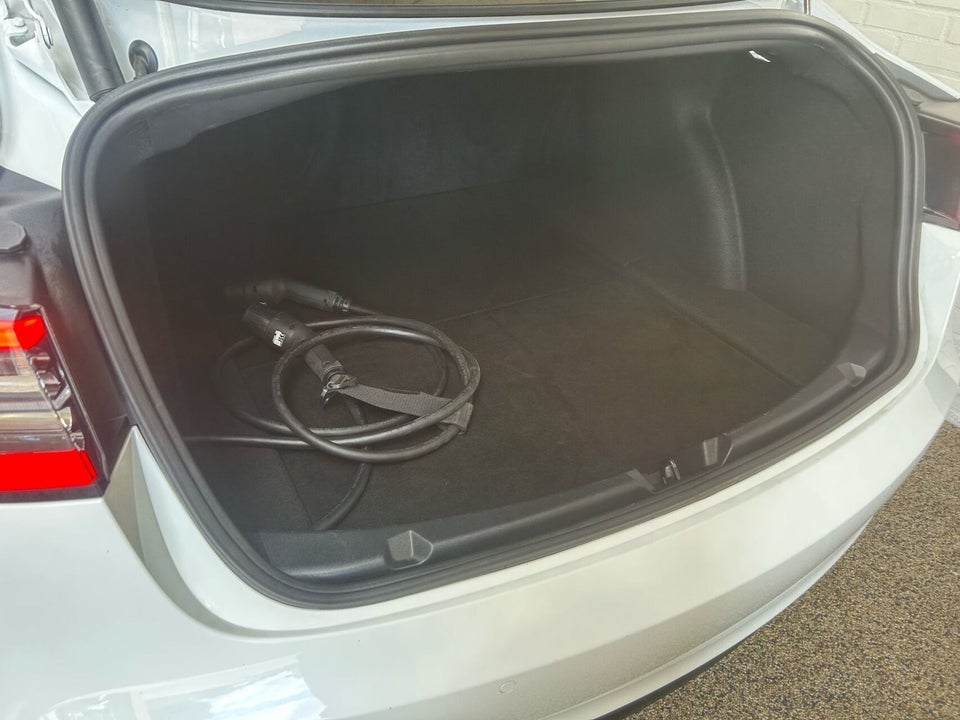 Tesla Model 3 Long Range AWD 4d