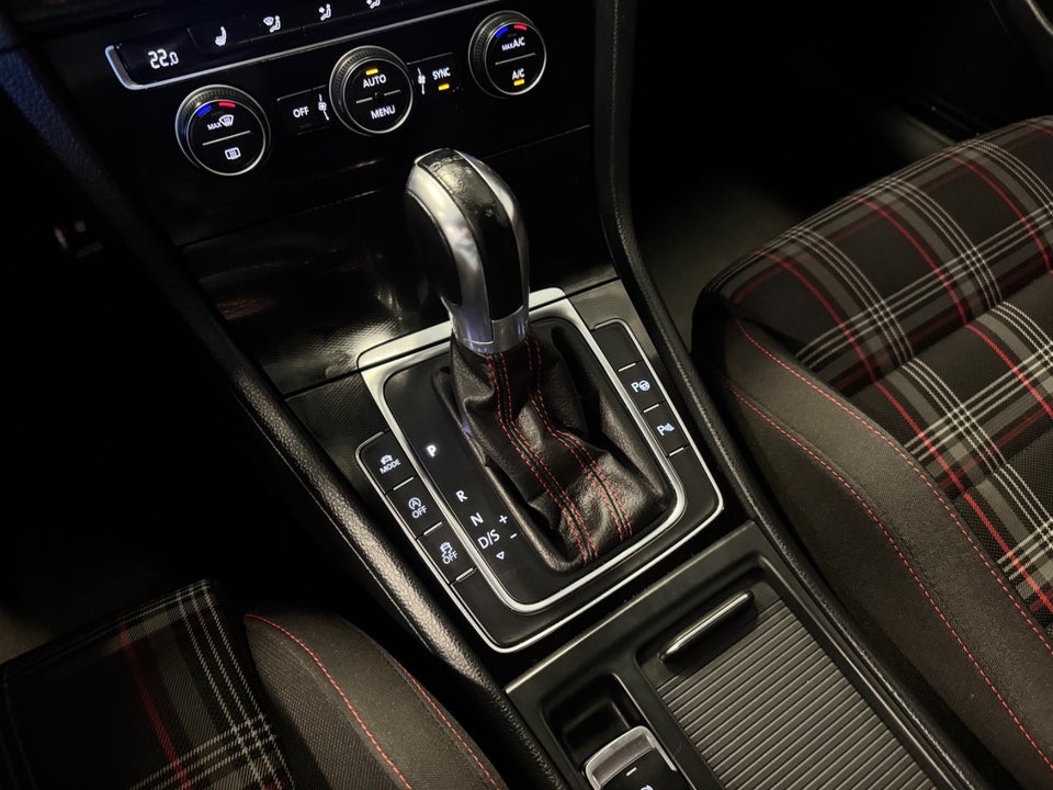 VW Golf VII 2,0 GTi Performance DSG BMT 5d