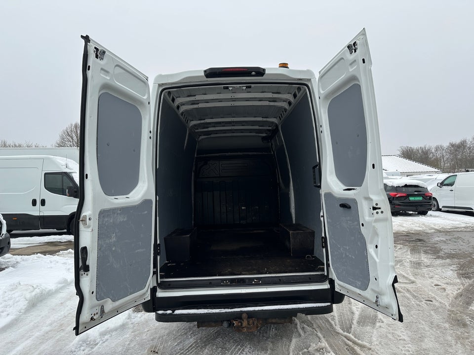 Iveco Daily 2,3 35C12 12m³ Van AG8
