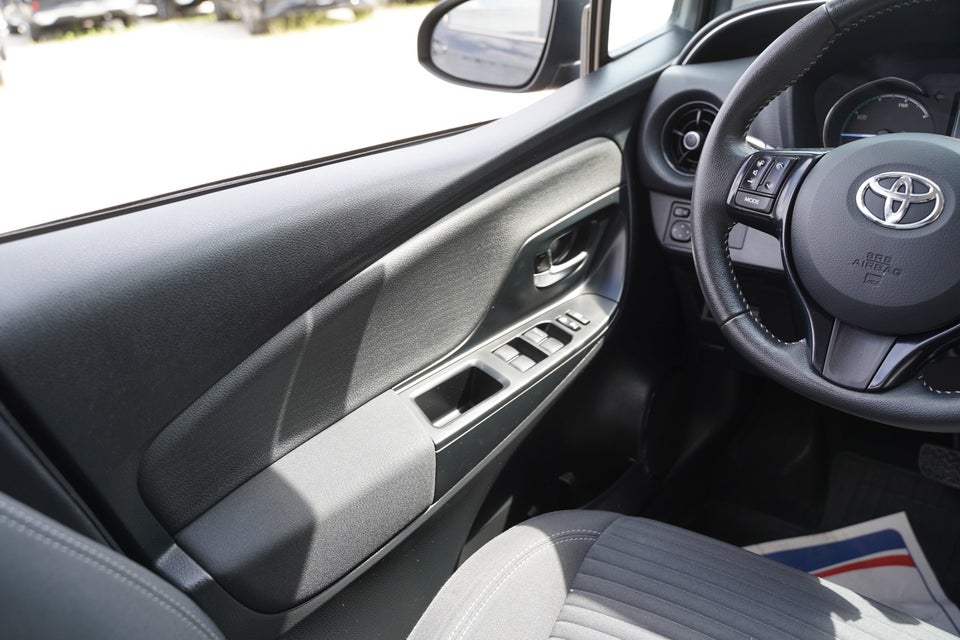 Toyota Yaris 1,5 Hybrid H3 Limited Smart e-CVT 5d