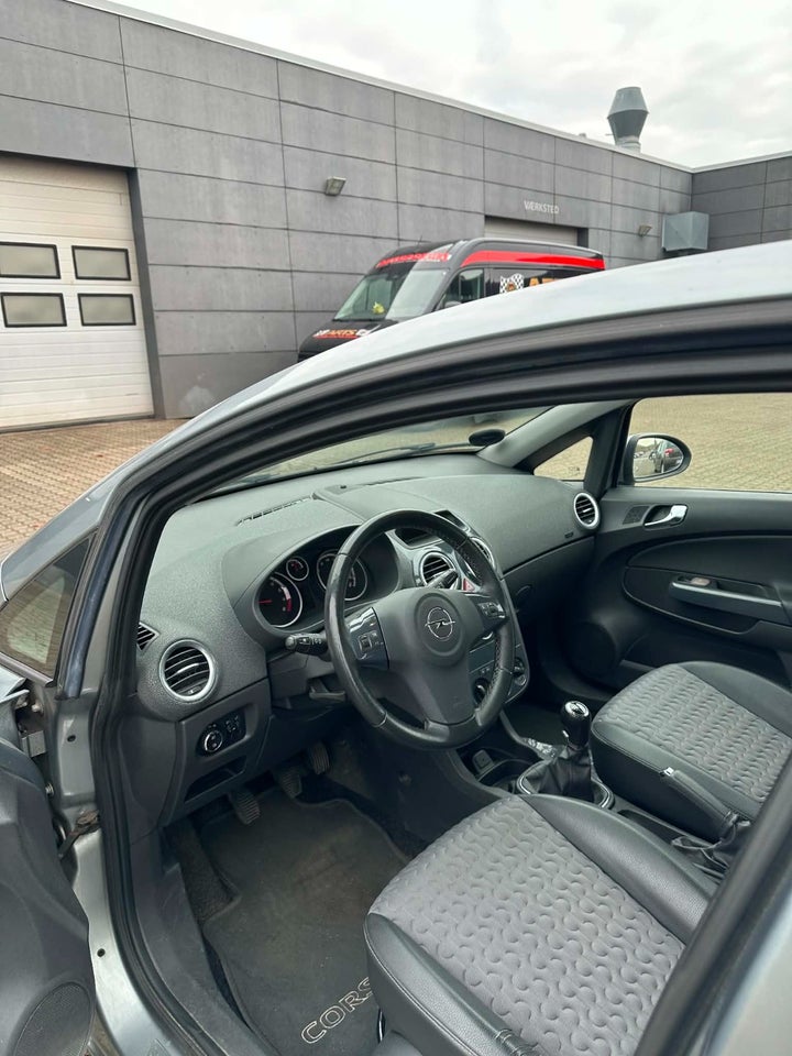 Opel Corsa 1,2 16V Cosmo 5d