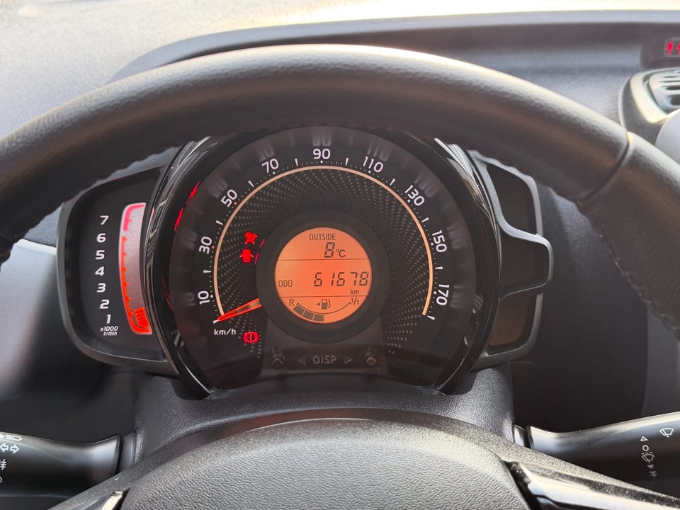 Toyota Aygo 1,0 VVT-i x-press 5d