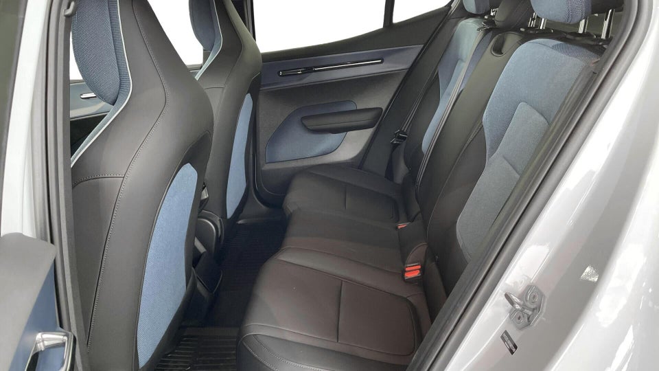 Volvo EX30 Extended Range Plus 5d