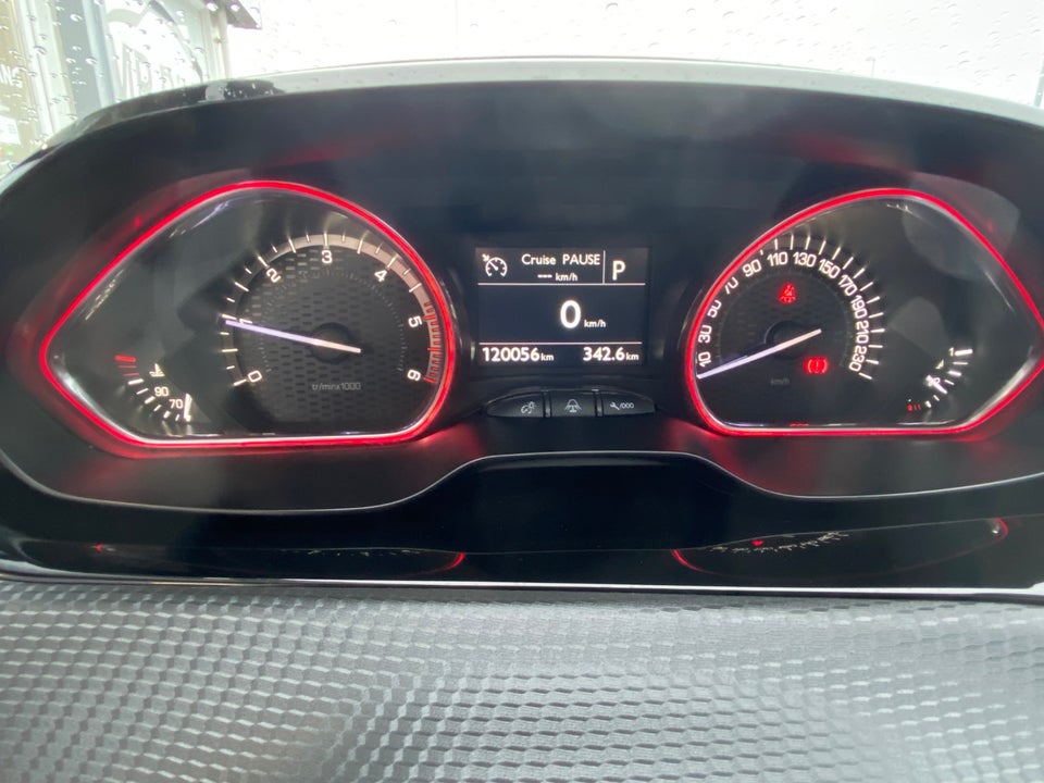 Peugeot 2008 1,5 BlueHDi 120 GT Line Sky EAT6 5d