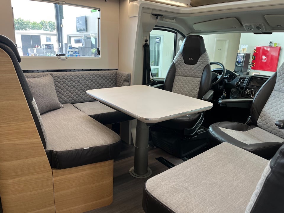 Fiat Adria 2,3 Coral Plus 670 SLT aut. 3d