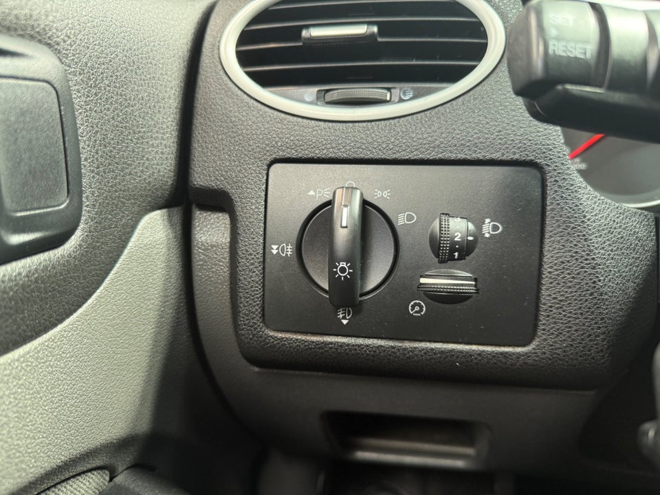 Ford Focus 1,6 Titanium 5d