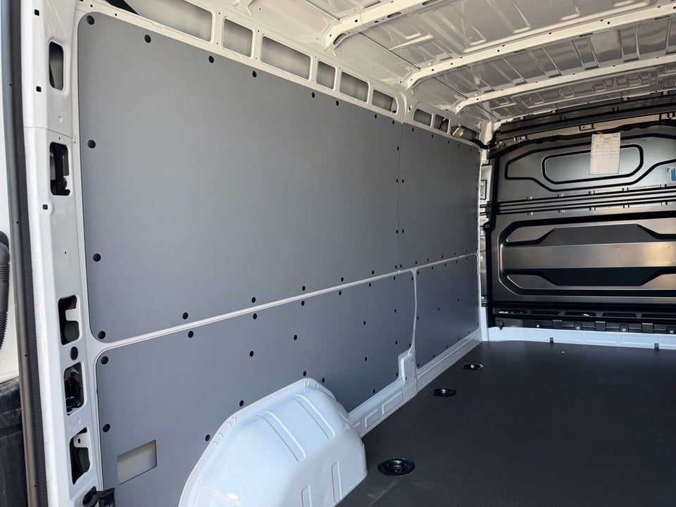 Nissan Interstar 87 L3H2 N-Connecta Van