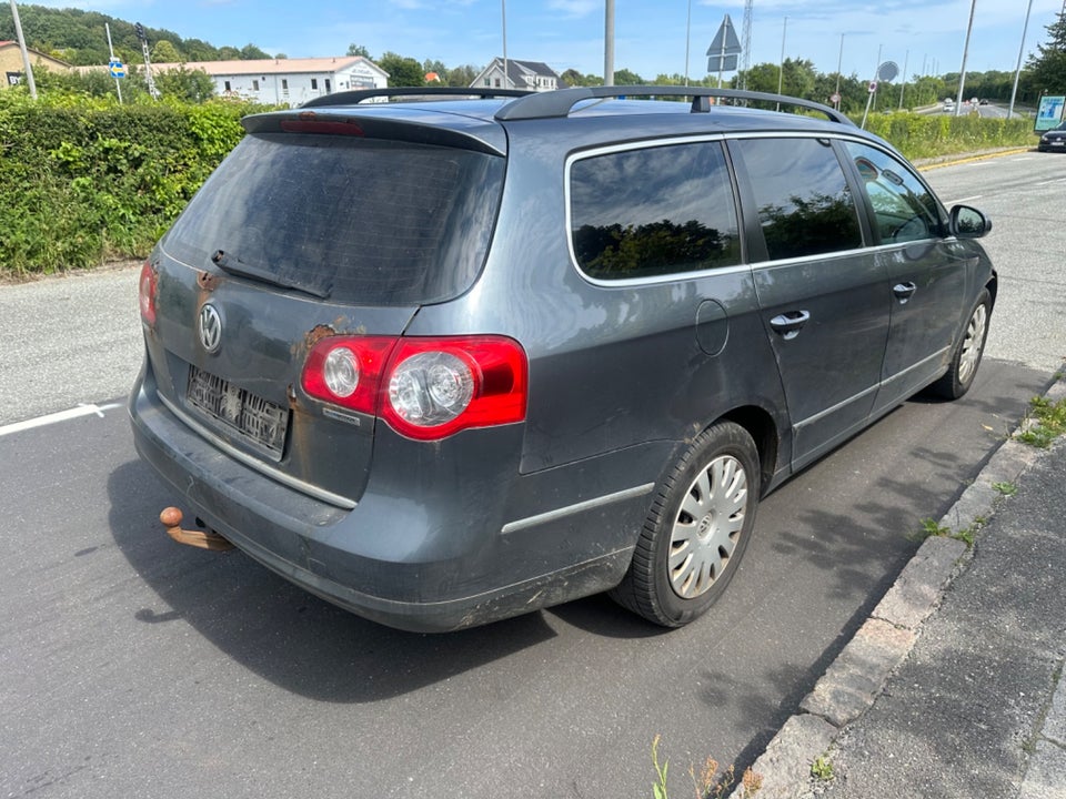 VW Passat 2,0 TDi 140 Sportline Variant BMT 5d