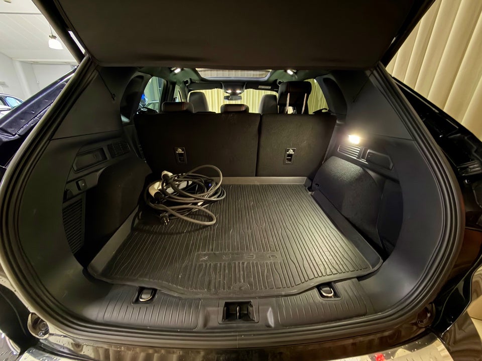 Ford Kuga 2,5 HEV ST-Line X CVT 5d