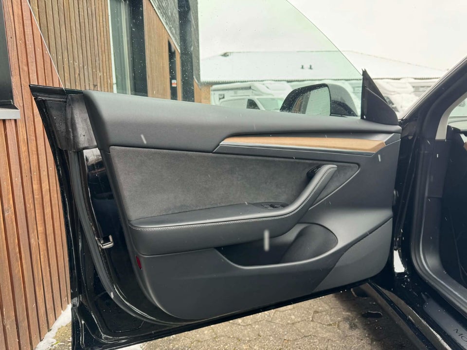 Tesla Model 3 Long Range AWD 4d