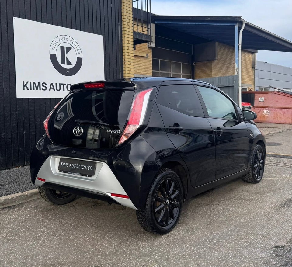 Toyota Aygo 1,0 VVT-i x-black 5d