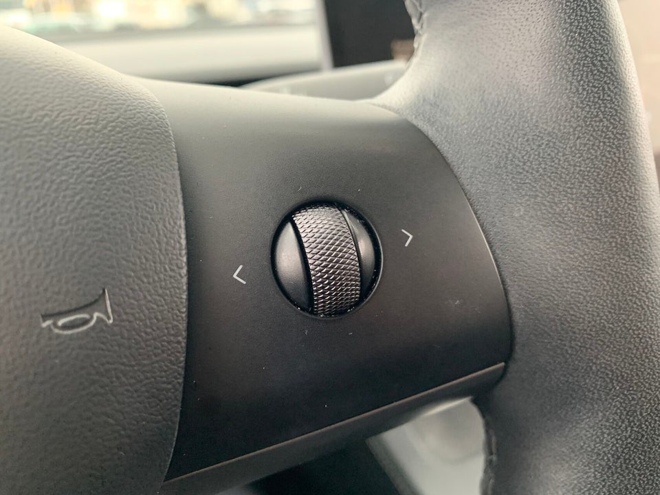 Tesla Model 3 Standard Range+ RWD 4d