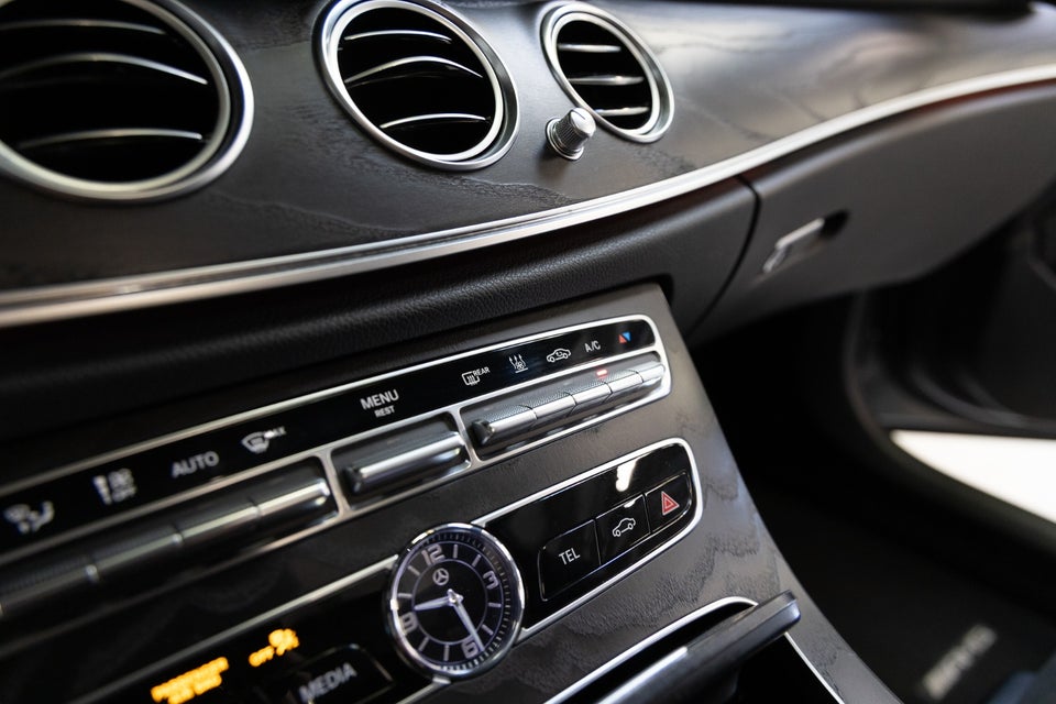 Mercedes E300 de 2,0 AMG Line stc. aut. 5d