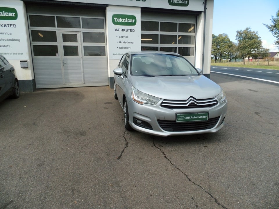 Citroën C4 1,6 VTi 120 Attraction 5d