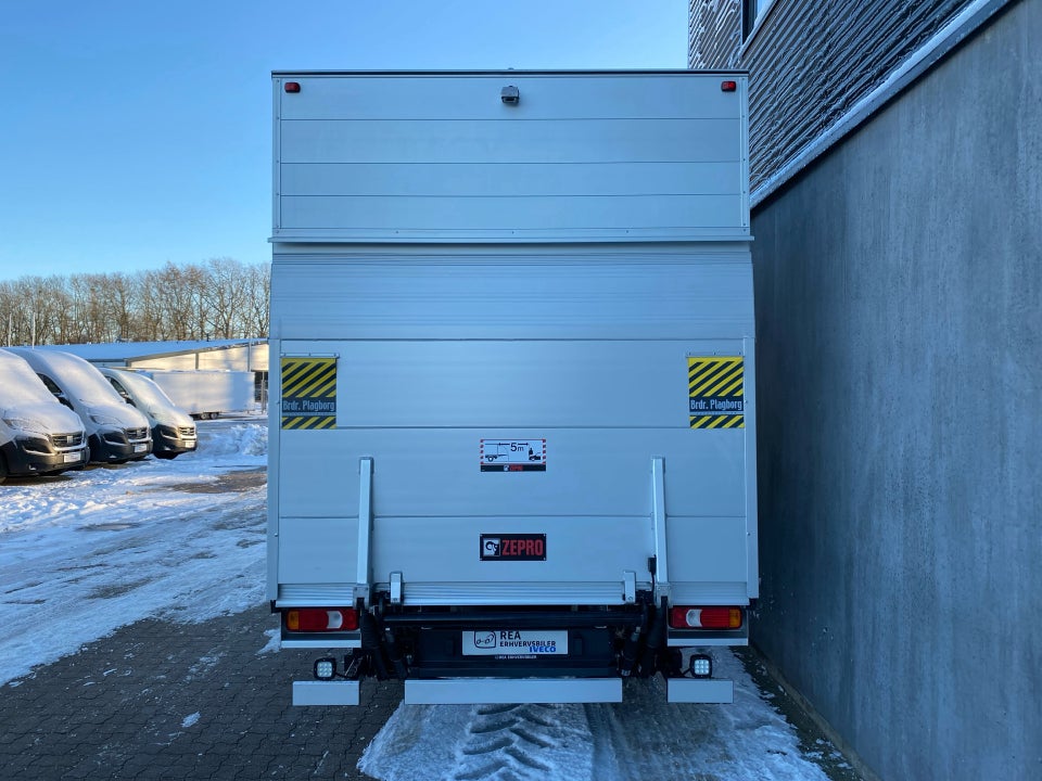 Iveco Daily 3,0 35S18 Box m/lift AG8 2d