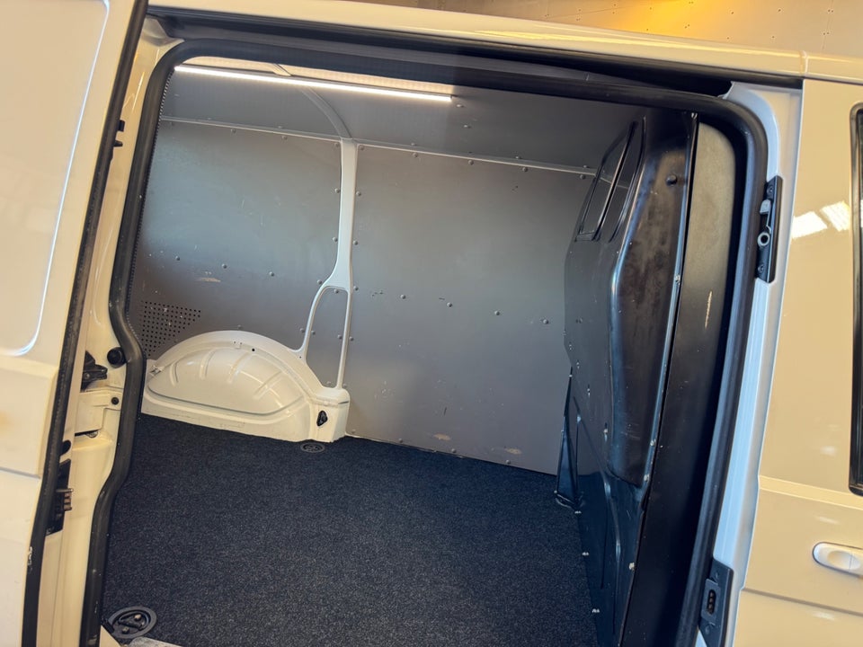 VW Transporter 2,0 TDi 150 Kassevogn DSG kort