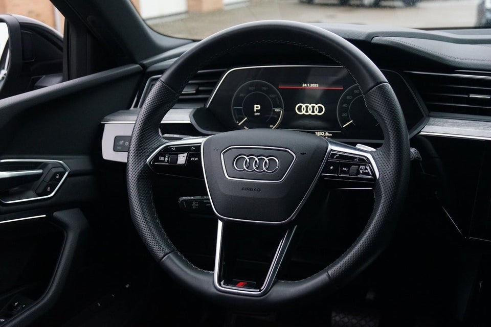 Audi e-tron 55 S-line quattro 5d