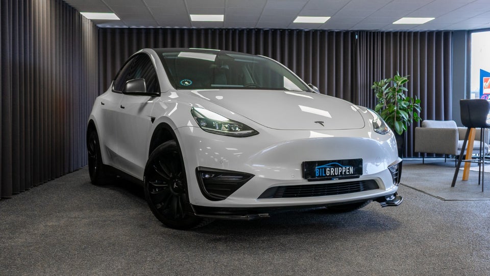 Tesla Model Y Long Range AWD 5d