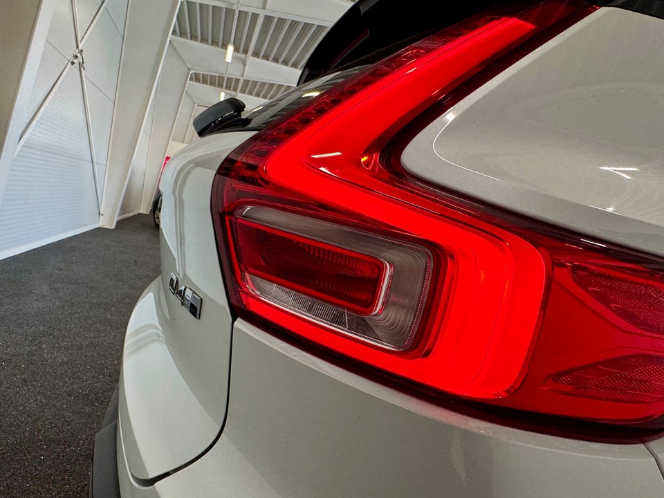 Volvo XC40 2,0 D4 190 R-Design aut. AWD 5d