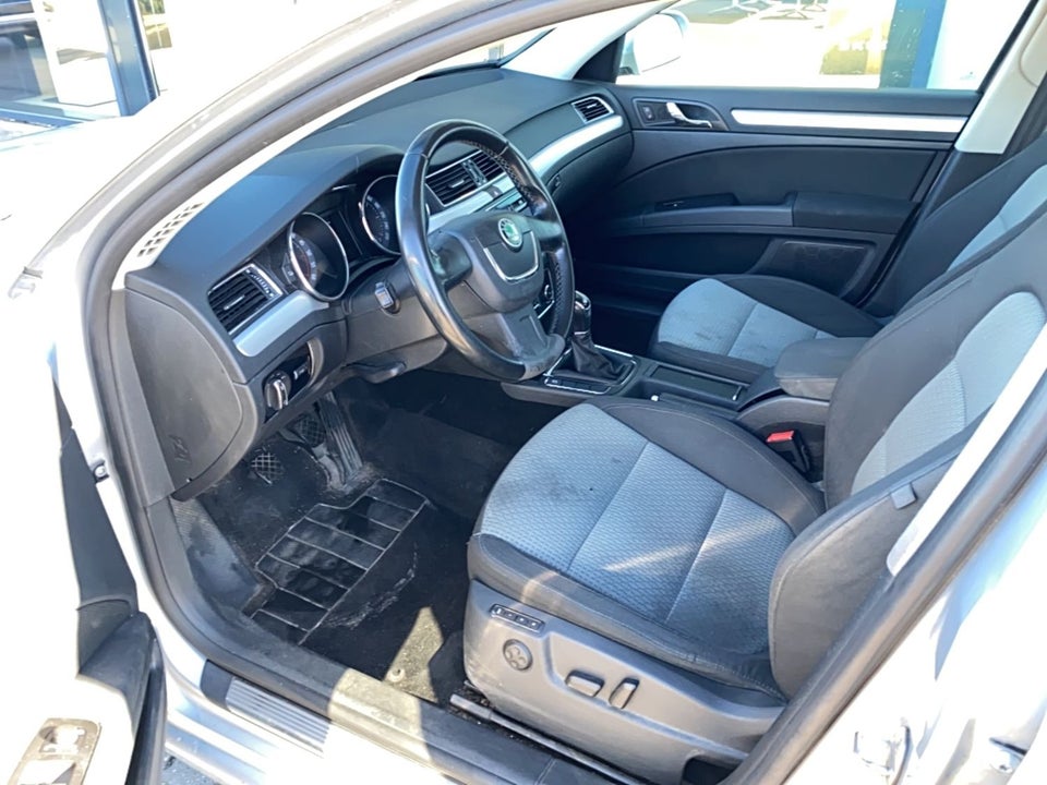 Skoda Superb 2,0 TDi 140 Ambition Combi 5d