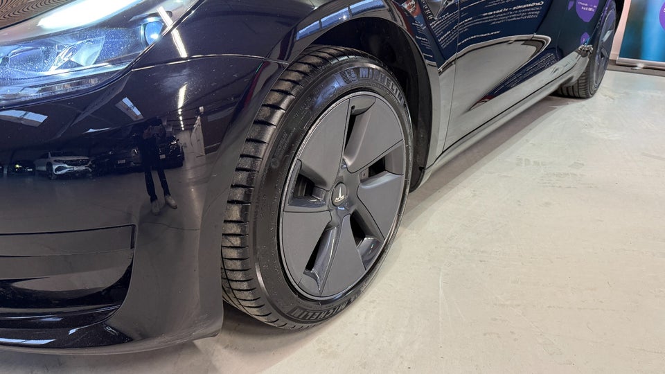 Tesla Model 3 Standard Range+ RWD 4d