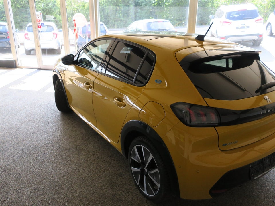 Peugeot e-208 50 GT Sky 5d