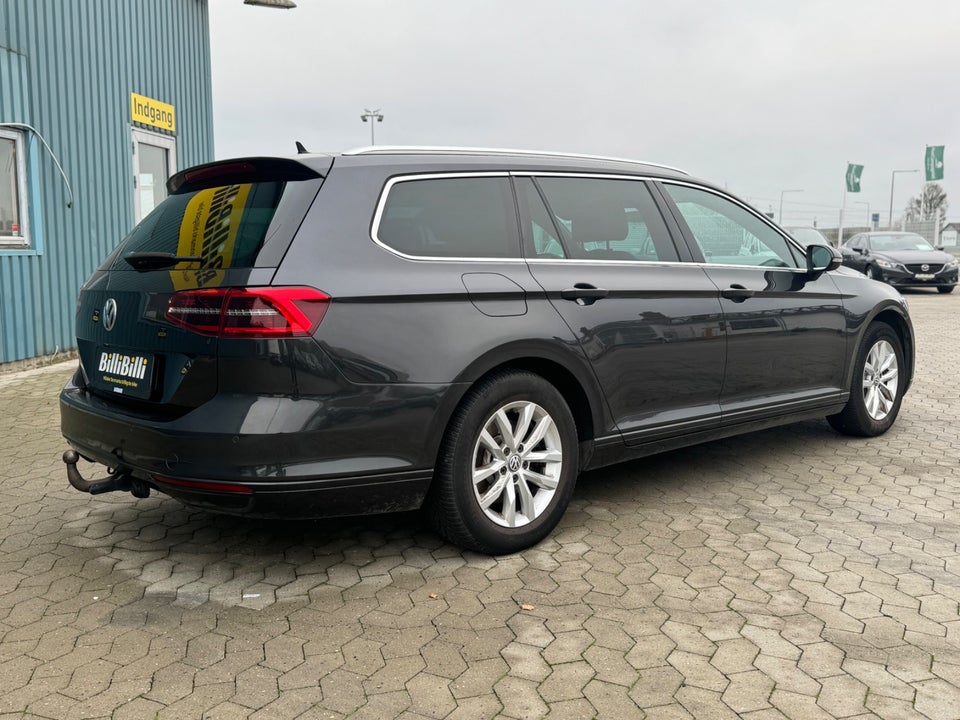 VW Passat 1,6 TDi 120 R-line Highline Variant DSG 5d