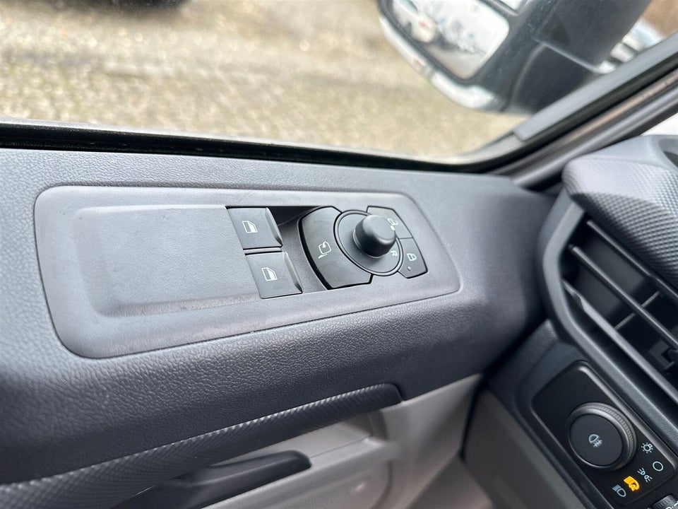 Ford E-Transit Custom 320S 64 Trend