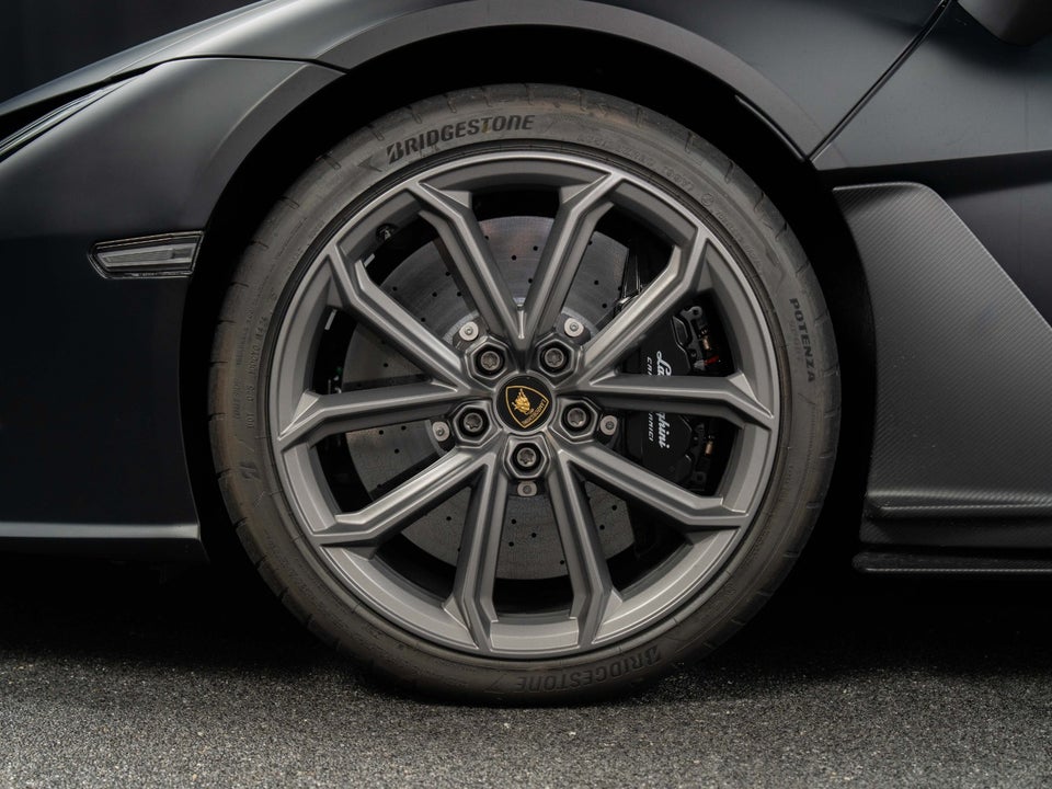 Lamborghini Revuelto 6,5  2d