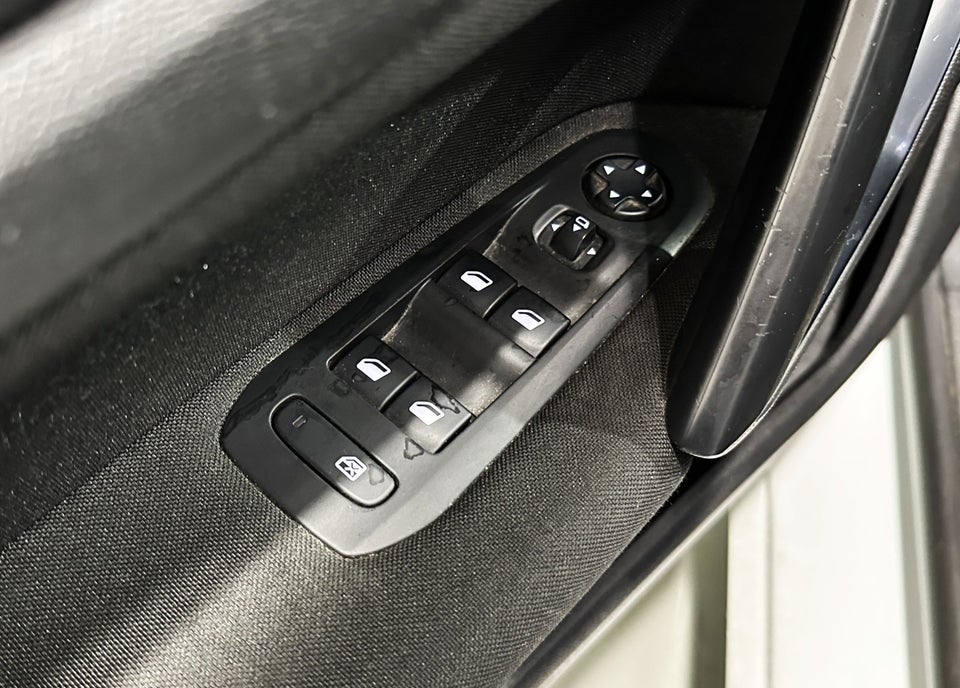 Peugeot 308 1,6 BlueHDi 120 Style SW 5d