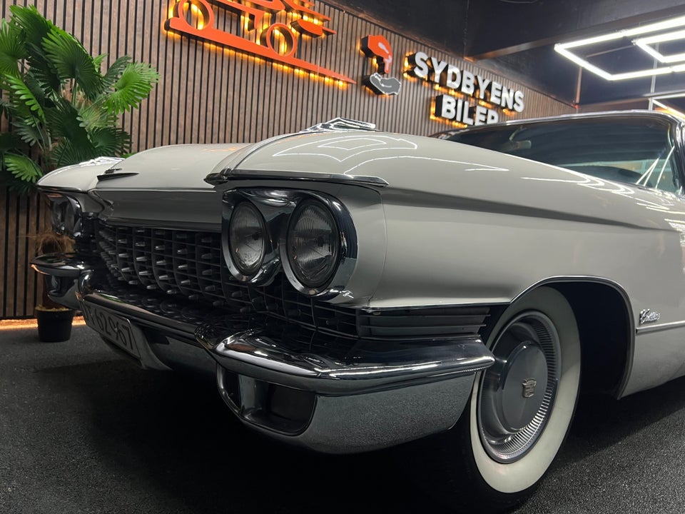 Cadillac Coupé DeVille 6,4 aut. 2d