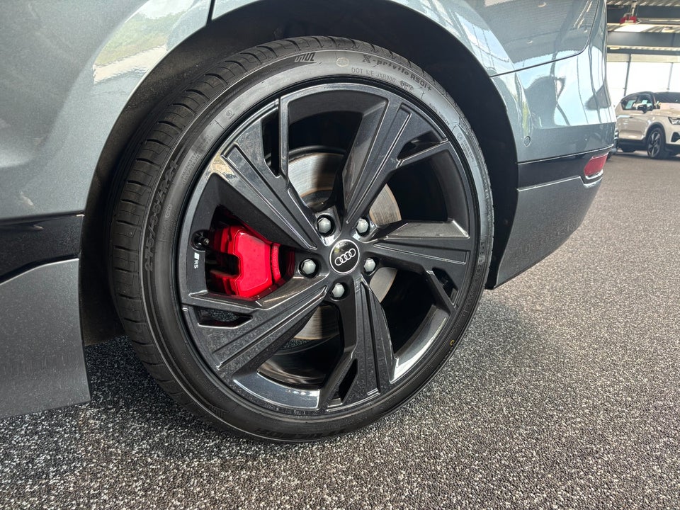 Audi S6 e-tron Avant quattro 5d