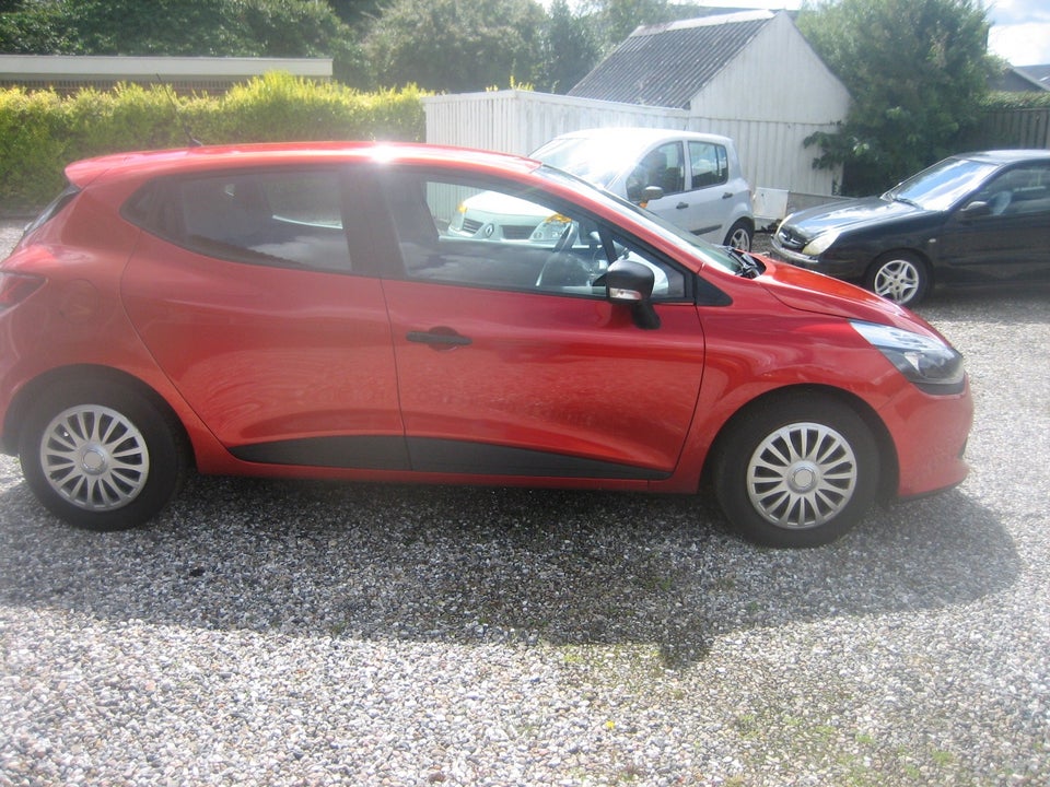 Renault Clio IV 1,2 16V Authentique 5d