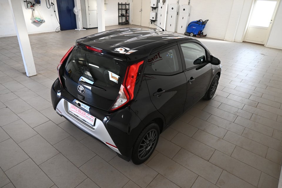 Toyota Aygo 1,0 VVT-i x-play 5d
