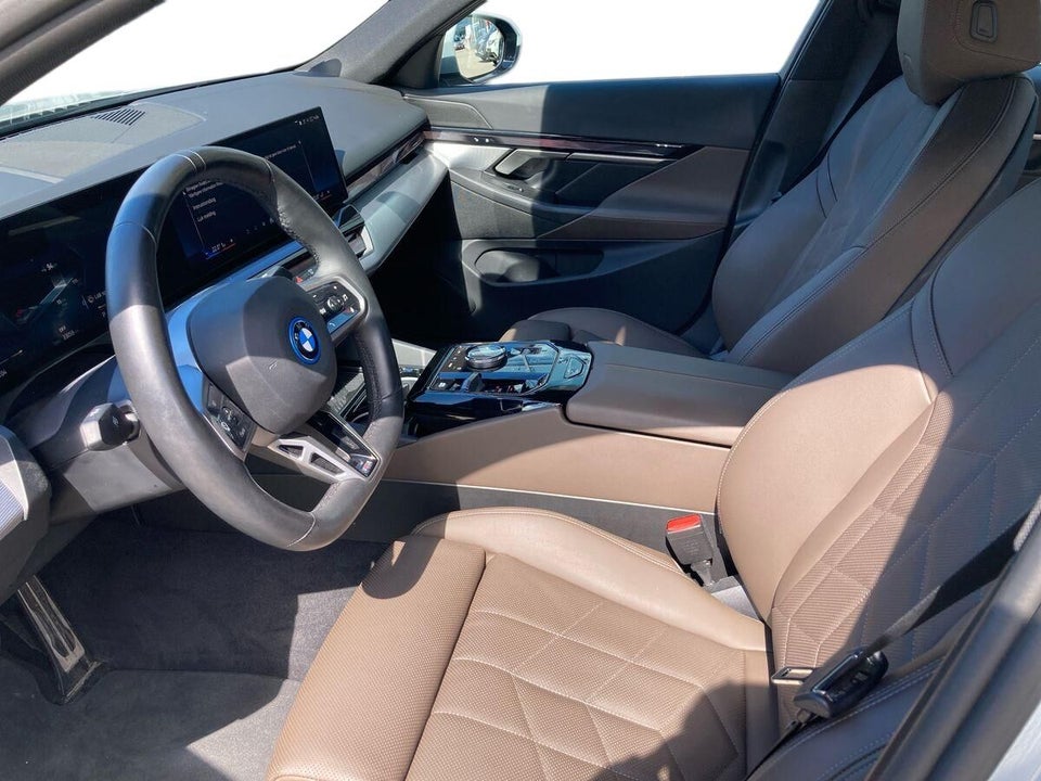 BMW i5 eDrive40 M-Sport 4d