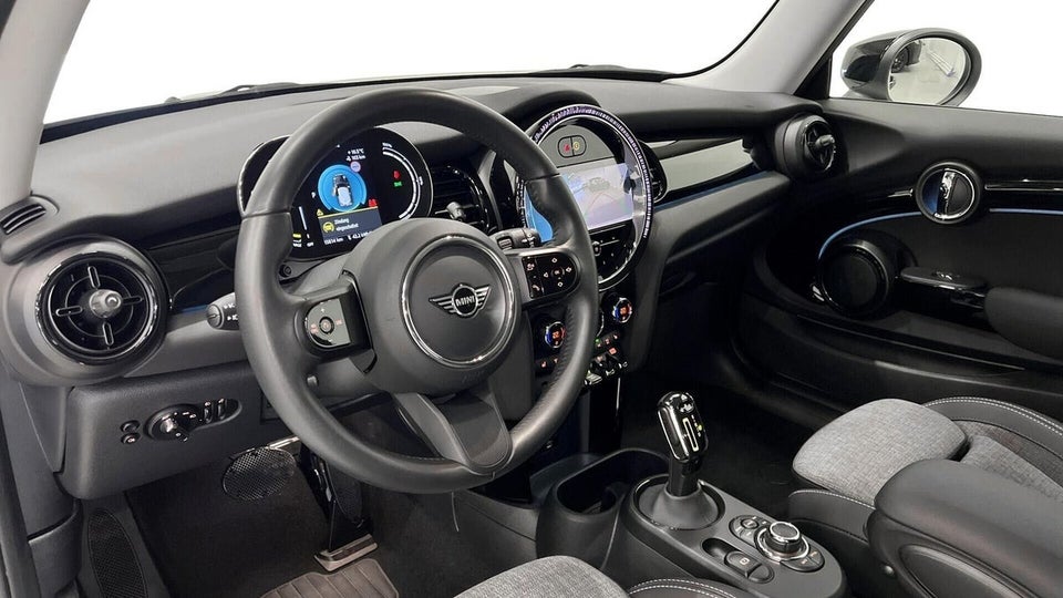 MINI Cooper SE Essential 3d