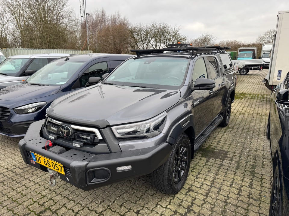 Toyota HiLux 2,8 D T4 Invincible Db.Kab aut. 4d
