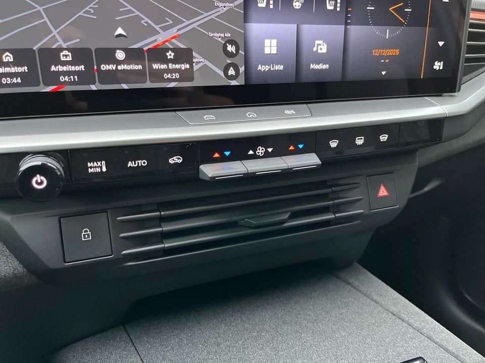 Opel Grandland-e 73 GS Sky 5d