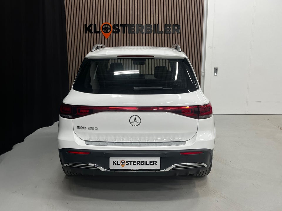 Mercedes EQB250 AMG Line 5d