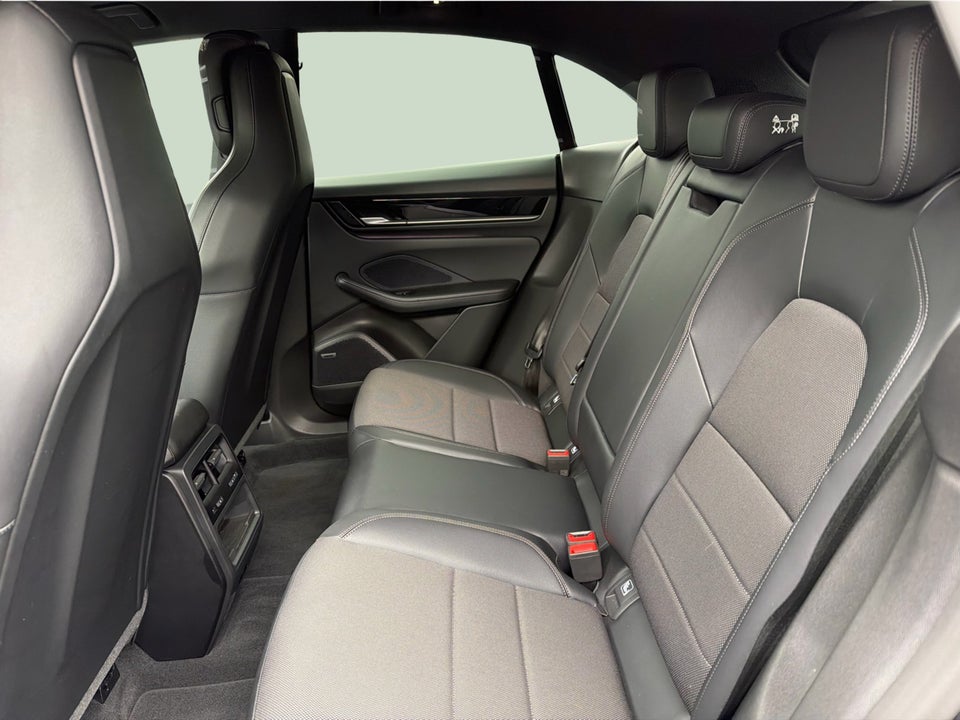 Porsche Macan 4 5d