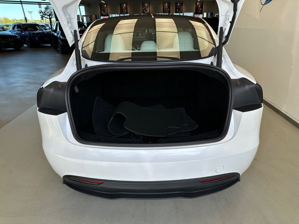 Tesla Model 3 RWD 4d