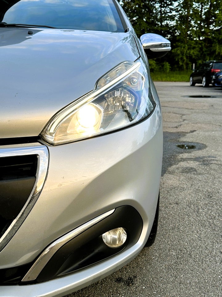 Peugeot 208 1,6 BlueHDi 100 Envy Sky 5d