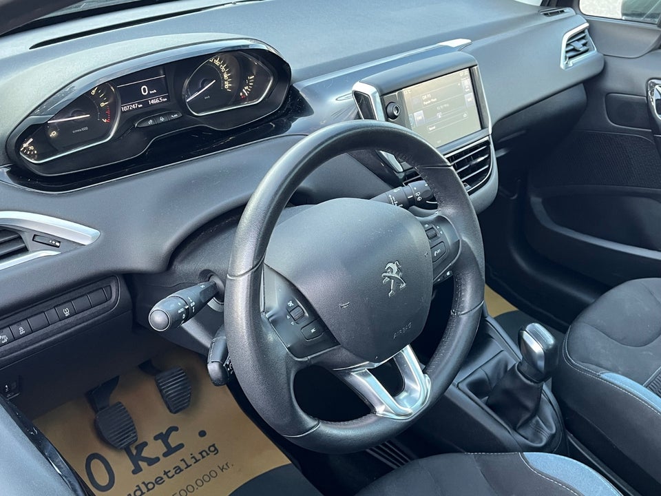 Peugeot 208 1,2 VTi Allure Sky 5d