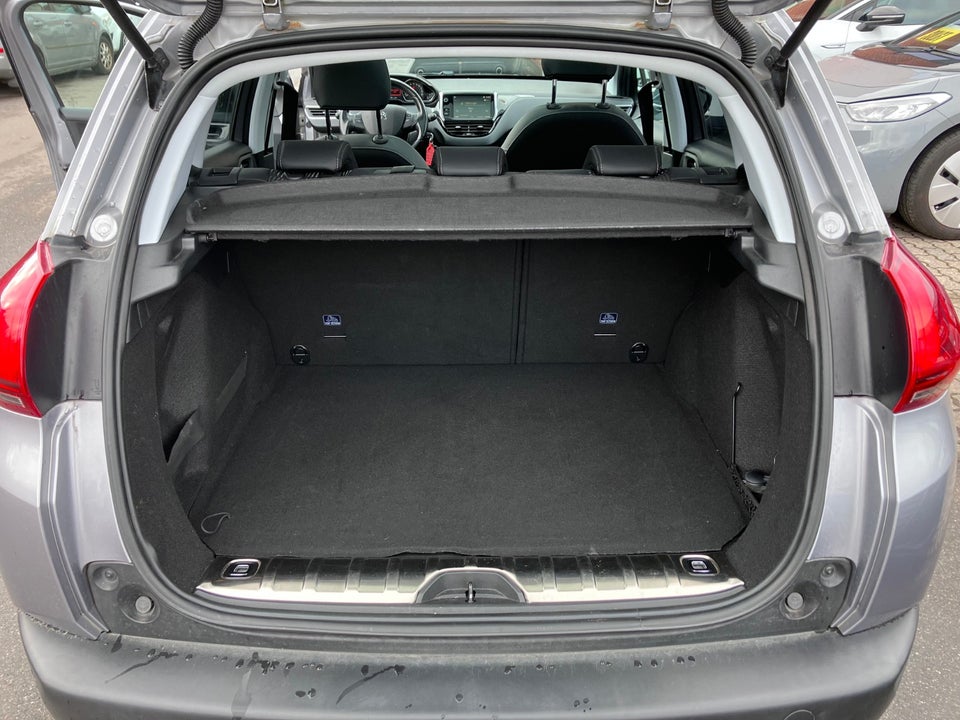 Peugeot 2008 1,2 e-THP 110 Selection Sky 5d