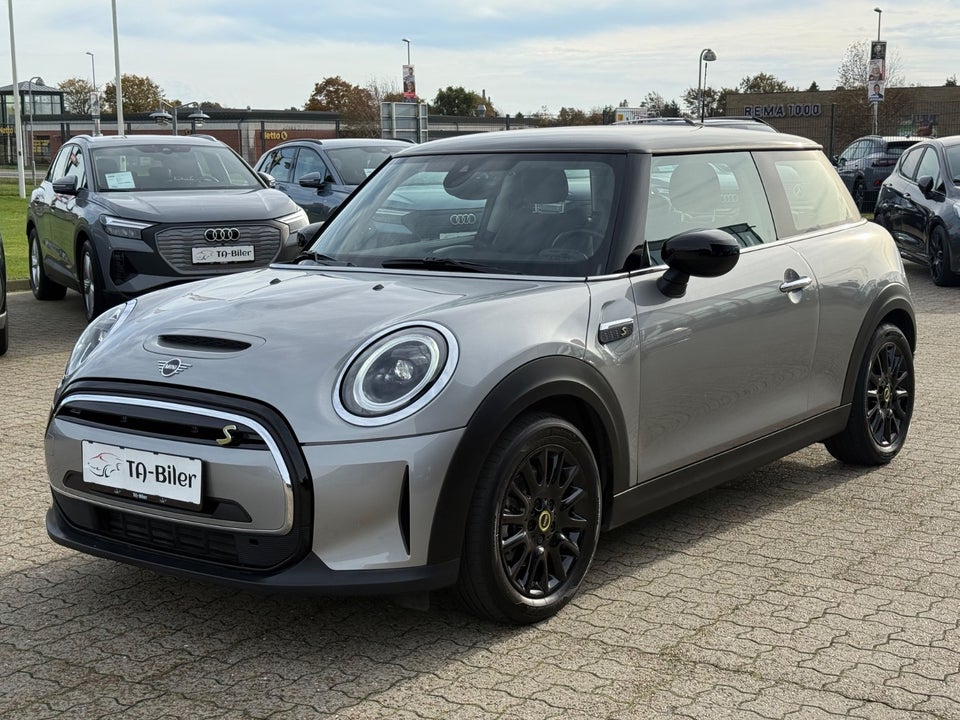 MINI Cooper SE Essential 3d