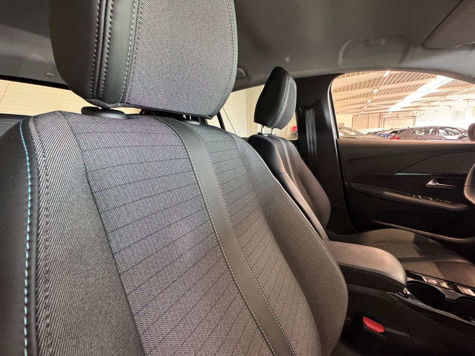 Peugeot 208 1,2 PureTech 100 Selection Sport 5d