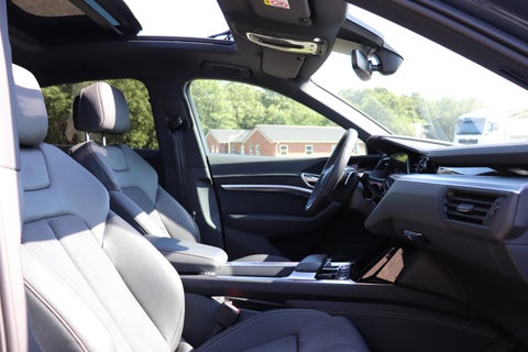 Audi Q8 e-tron 2023 — miniature 5