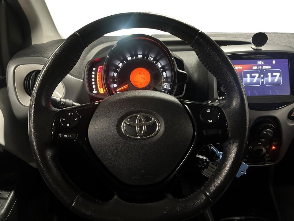 Toyota Aygo 1,0 VVT-i x-play 5d