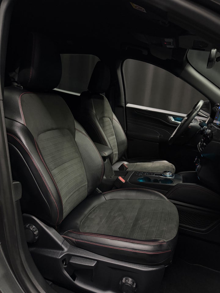 Ford Kuga 2,5 HEV ST-Line X CVT 5d